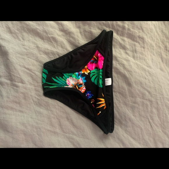 New Look Tropical Hipster Bikini Brief - Picture 2 of 4